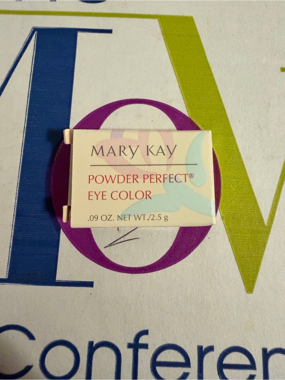 Mary Kay eyeshadow: honey glaze